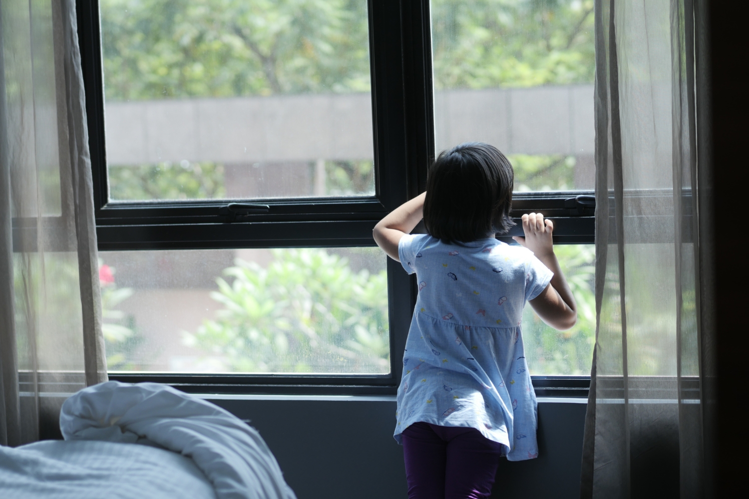 Choosing Child-Safe Window Coverings: A Guide for Parents » Child-Safe Window Avoid Loose Cords and Chains